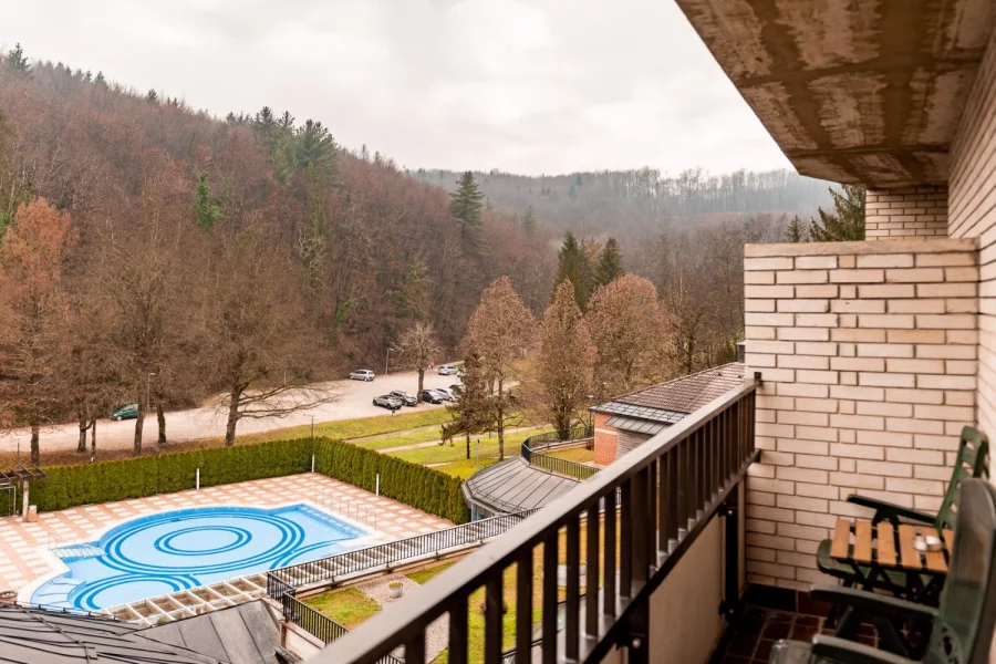 Hotel-Smarjeta-Terme-Smarjeske-Toplice-balkon